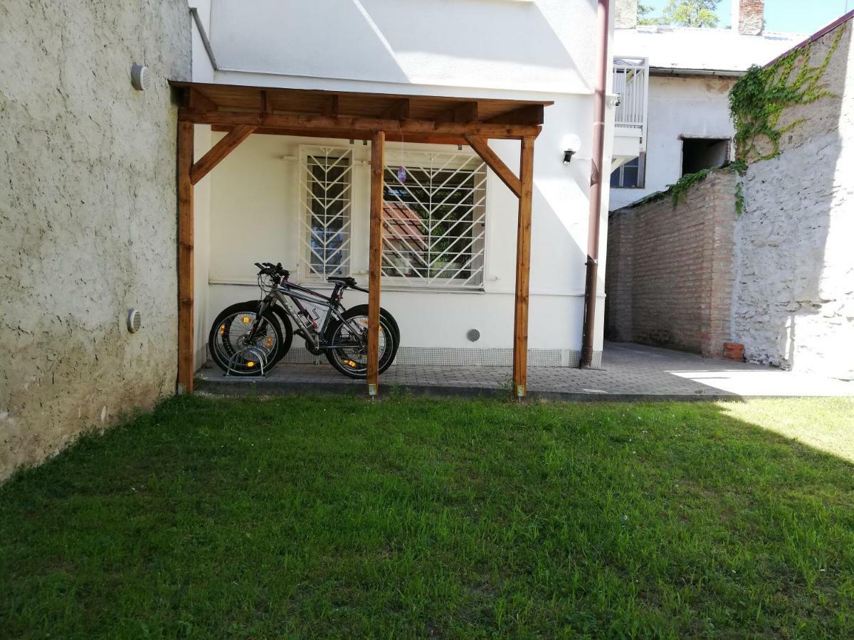 Pension U Kostela Cesky Brod エクステリア 写真